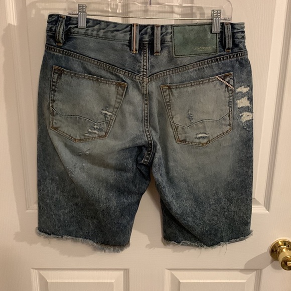 Cult of Individuality Logan Distressed Denim Short With Frayed trim - Picture 2 of 16